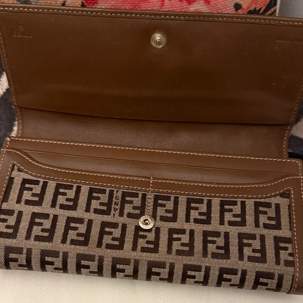 Fendi RARE Kisslock Zucca  Wallet EUC - Picture 9 of 15
